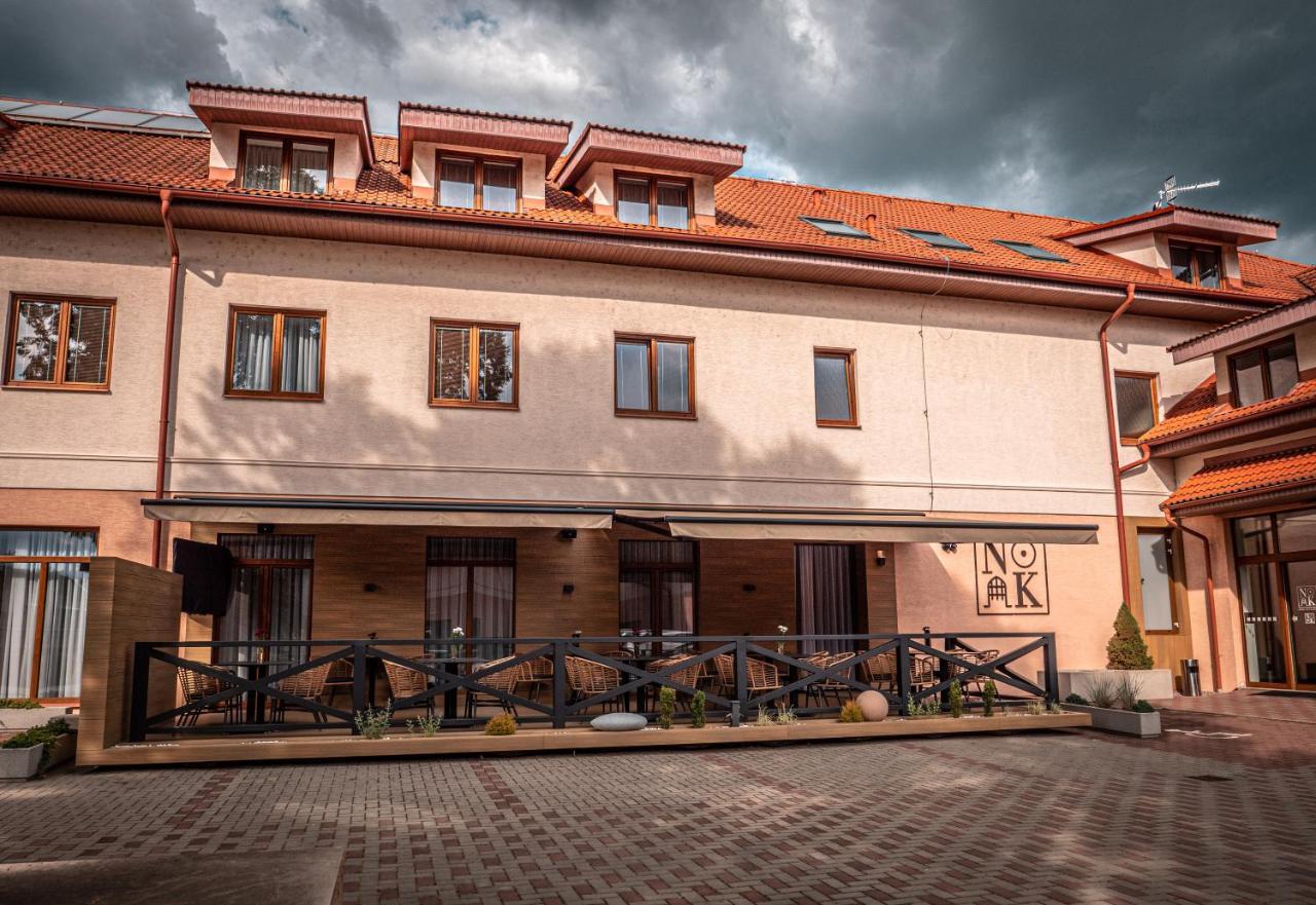 Hotel Novy Kastiel - Self Check-In Topoľčany Buitenkant foto